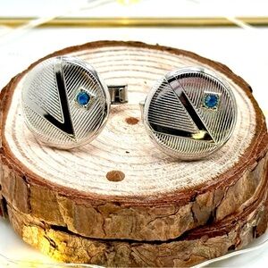 Vintage Cufflinks – Silver Tone Radiating Pattern with Blue Rhinestone